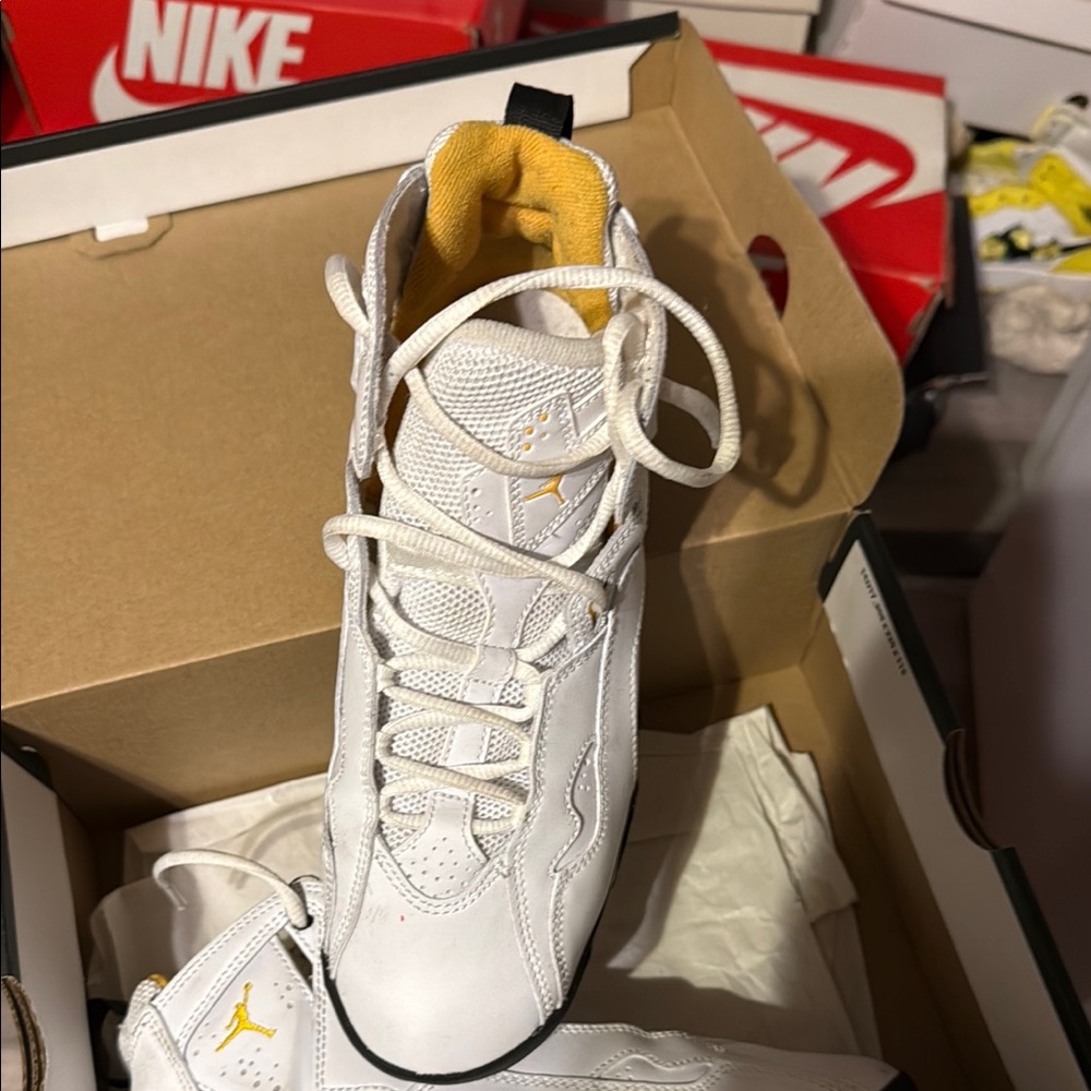 Nike Womens White & Yellow Basketball Sneakers